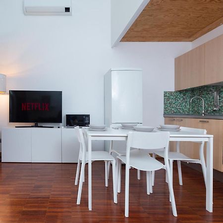 White And Brown Exclusive Loft With Terrace - Free Parking - M2 Station Apartment Milano Ngoại thất bức ảnh
