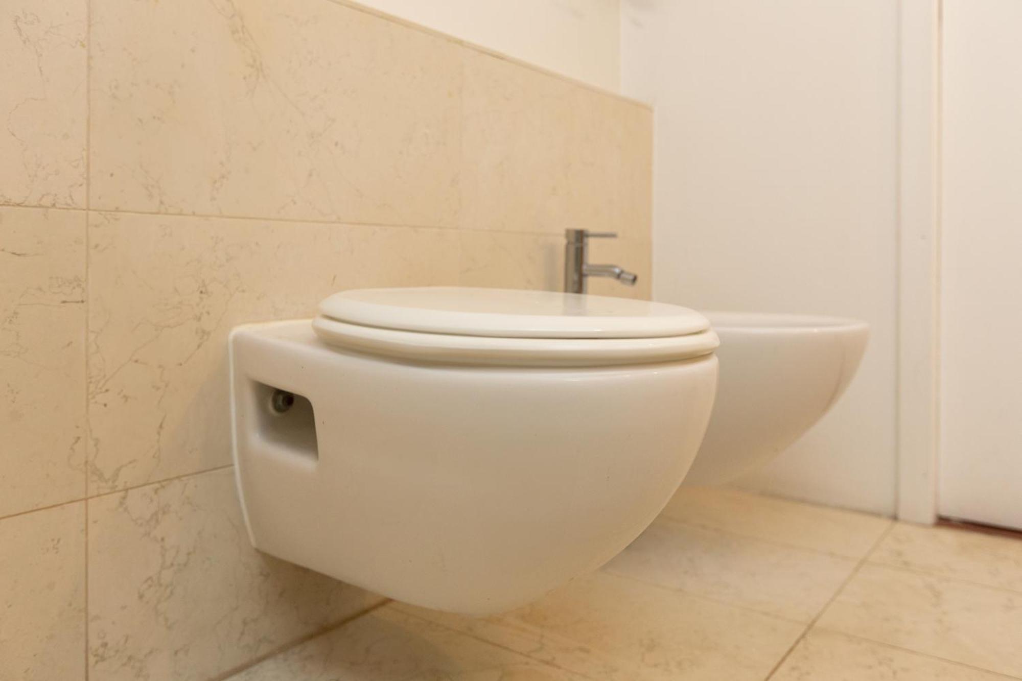 White And Brown Exclusive Loft With Terrace - Free Parking - M2 Station Apartment Milano Ngoại thất bức ảnh