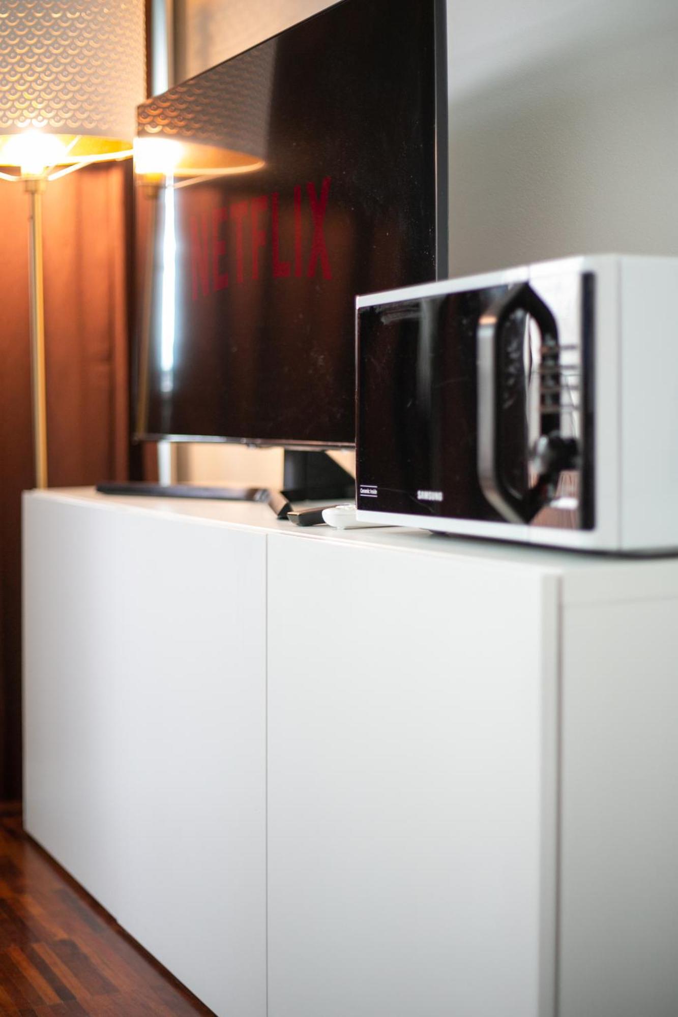 White And Brown Exclusive Loft With Terrace - Free Parking - M2 Station Apartment Milano Ngoại thất bức ảnh