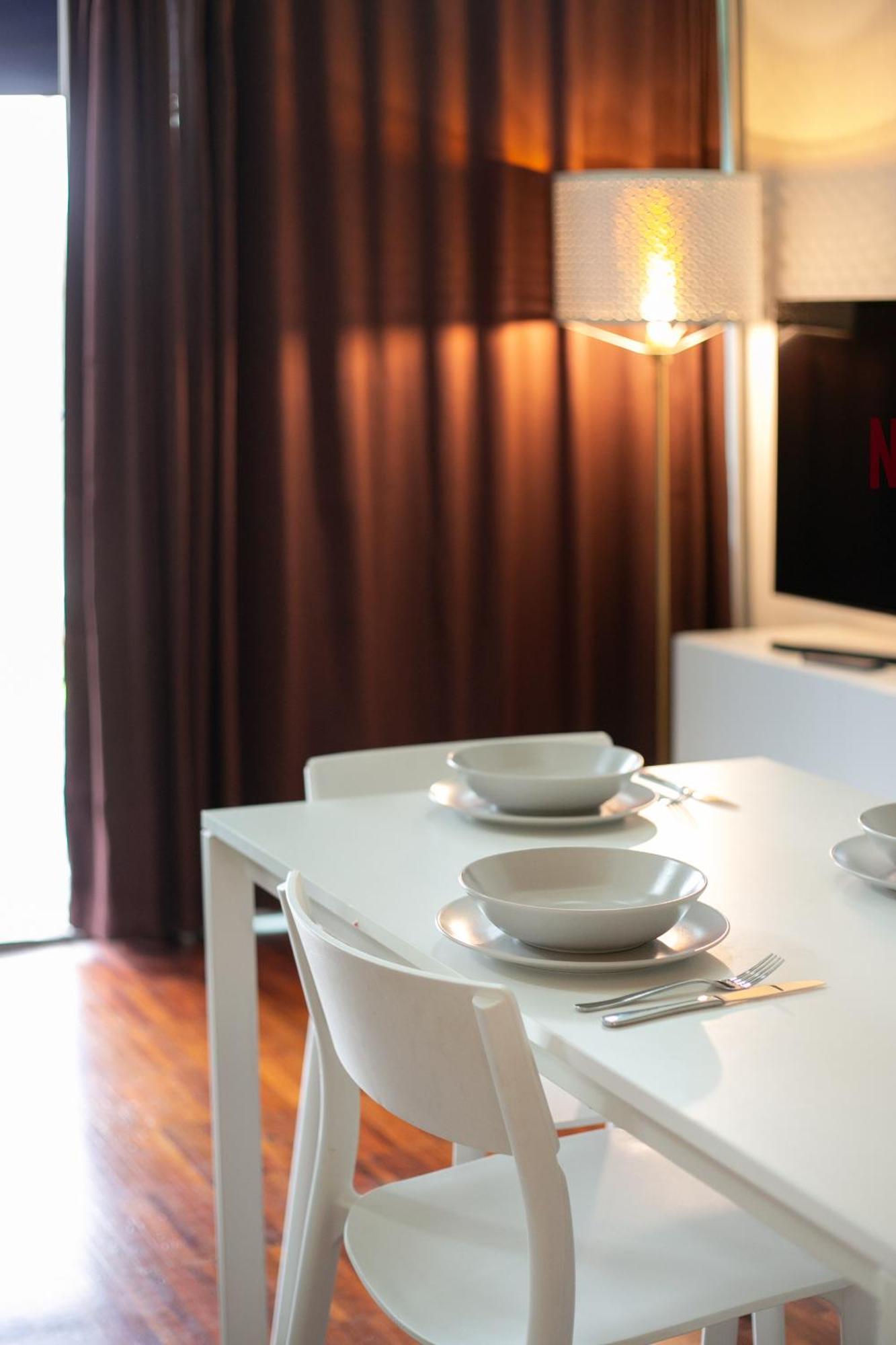 White And Brown Exclusive Loft With Terrace - Free Parking - M2 Station Apartment Milano Ngoại thất bức ảnh